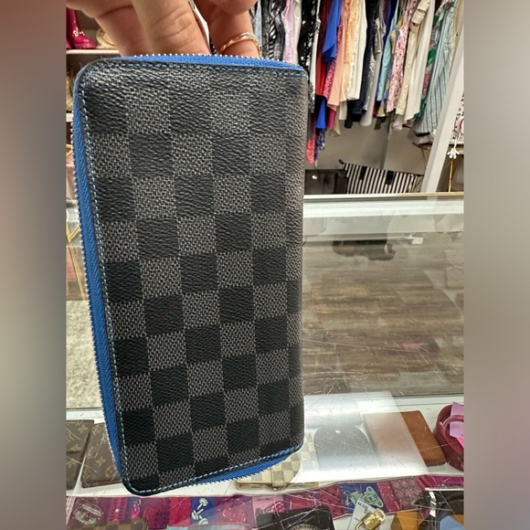 LOUIS VUITTON Damier Graphite Blue Vasco Zippy Wallet - Picture 4 of 9